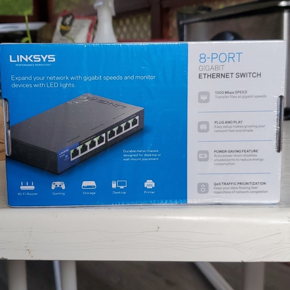 Linksys 8-Port Gigabit Ethernet Switch - Picture 2 of 3